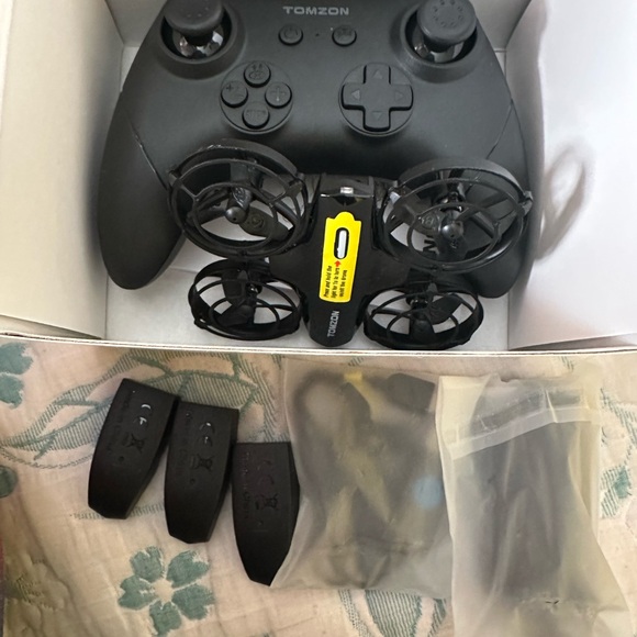 Mini Drone Tomzon - Picture 3 of 4